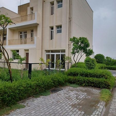 The Villa Γκουργκάον Εξωτερικό φωτογραφία